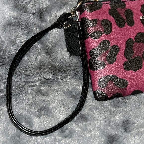 Coach Ocelot Coach Print Corner Zip Wristlet F64238 - Picture 2 of 9